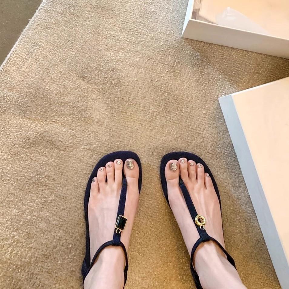 Summer new retro niche sandals women's thick heel soft sole not tired feet fashionable asymmetrical outer sandals versatile