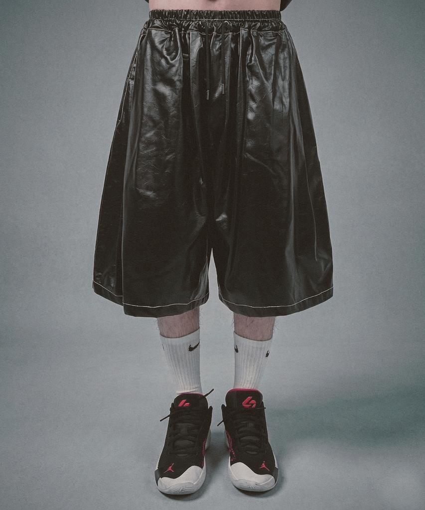 Nainneoscheu Glossy Foreder Wide Shorts_Black