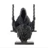 Schwingende Sensenmann-Statue Premium-Harz Schwarze Kapuze Miniaturfigur Gruselige Halloween-Heimregal-Ornament Dekoration