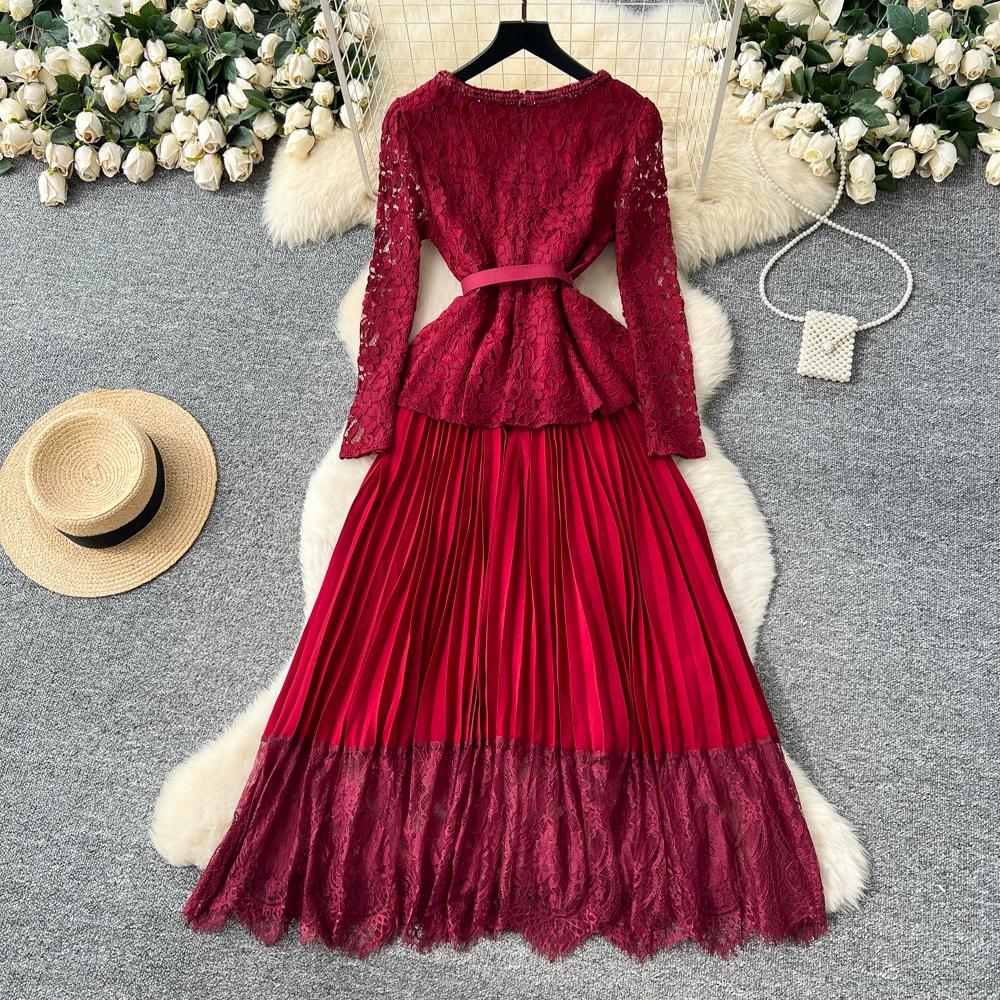 High-End Kleid für Damen im Herbst Französische Mode Spitze Langärmliges Patchwork Taillenbetonendes Plissiertes Langes Kleid