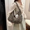 Leopardenmuster Canvas Umhängetasche Damen 2025 neue trendige Schultertasche große Kapazität Pendlertasche Unterricht Tragetasche