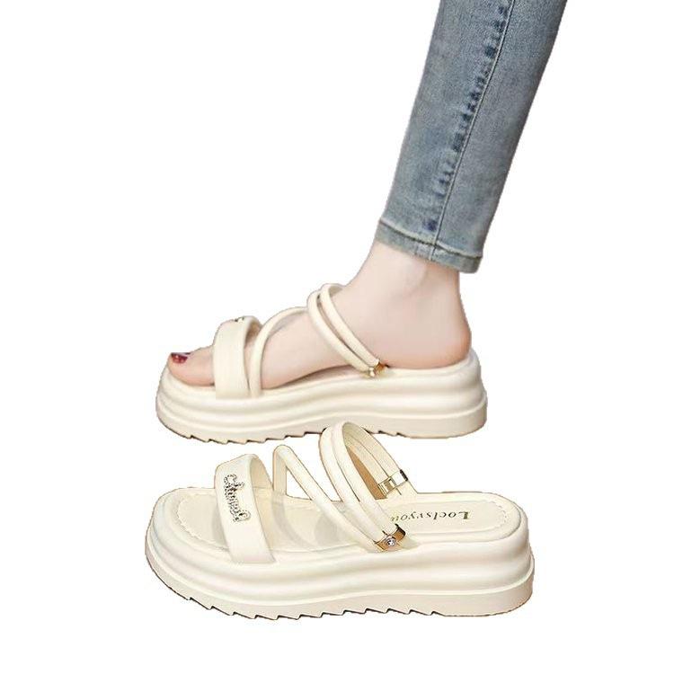 Fairy wind girl outer slippers 2025 new fashion women's cool slippers flat-bottomed soft-soled one-word casual beach shoes