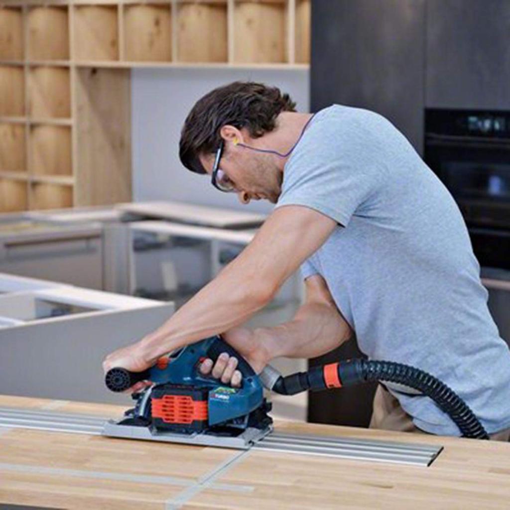 BOSCH 18 V Akku-Tauchkreissäge, Ladegerät, Tragetasche im Verkauf (Nur Gehäuse, Separat, Im Lieferumfang enthalten) GKT18V-52GCH