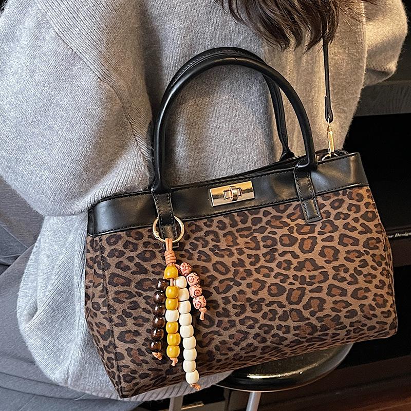 Niche Fashion Leopard Print Handbag Women's 2025 Autumn New Foreign Style High Value Commuting Casual Shoulder Messenger Bag