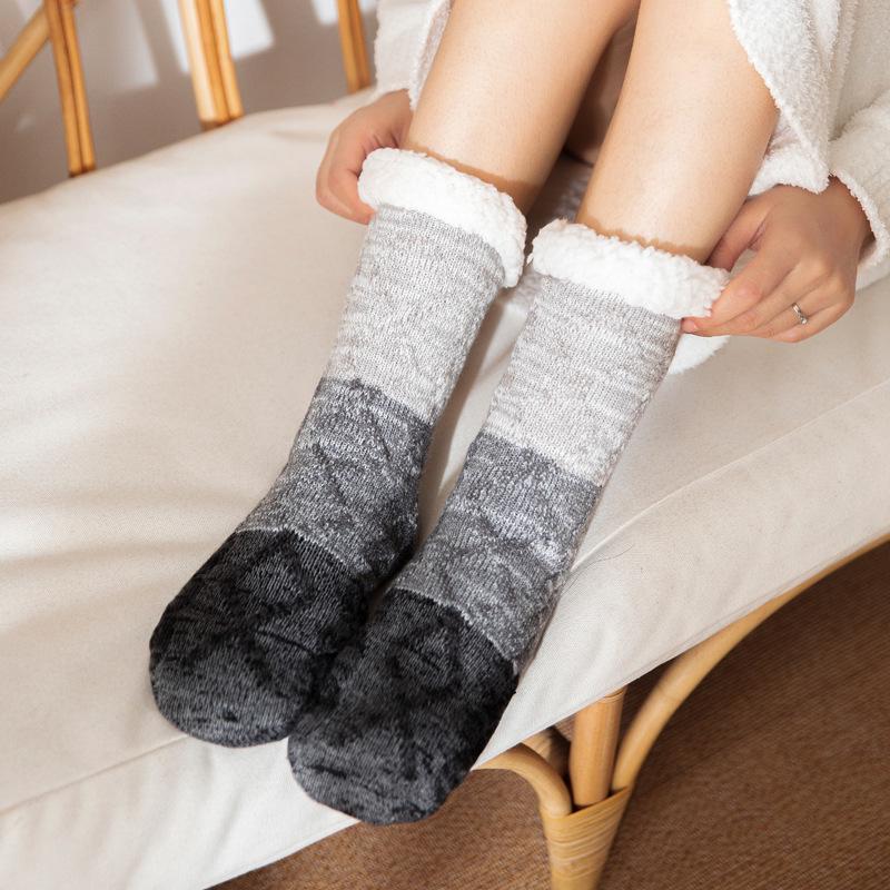 

Cozy Lamb Wool Floor Socks: Thickened Carpet Socks for Children and Adults, Perfect for Home, Sleep, Postpartum, and Snow Days. One Size