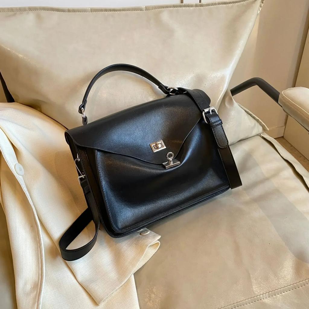 Retro Large Capacity Feminine Bag New Autumn Crossbody Bag Ladies Shoulder Commuter Luxury Layered Leather Bag