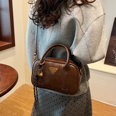 Winter Retro Tragbare Rote Tasche Damen 2025 Neue Mode Vielseitige Kleine Quadratische Tasche Einfache Vielseitige Umhängetasche