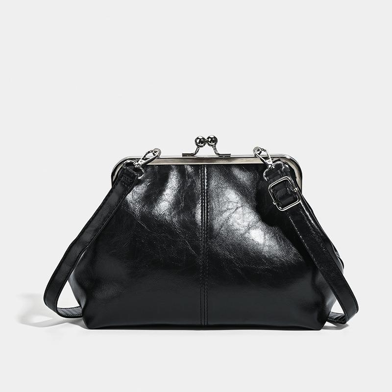 New fashion niche design large capacity messenger bag shoulder handbag versatile commuter women's bag bucket bag