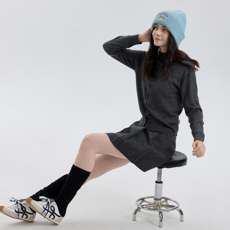 Cute puppy embroidered knitted hat showing a small face Baotou ear protection hat thickened to keep warm men and women outside in autumn and winter