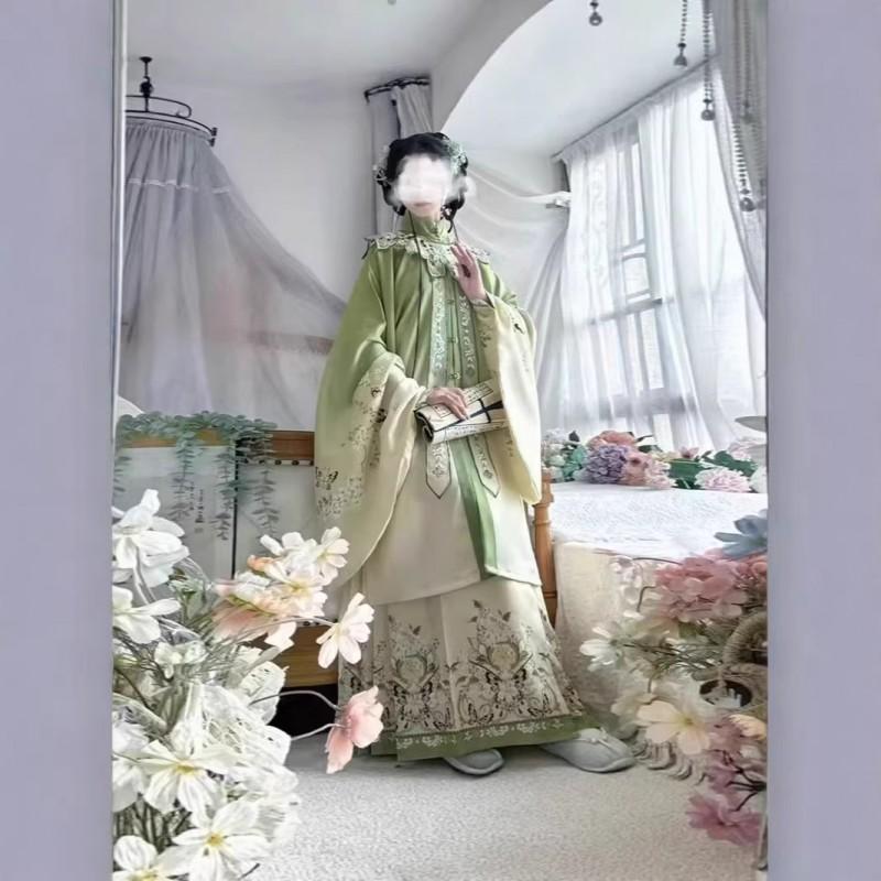 Ming Dynasty Style Hanfu Set Women: Stand Collar Top Vest Cloud Shoulder Horse-Face Skirt Winter