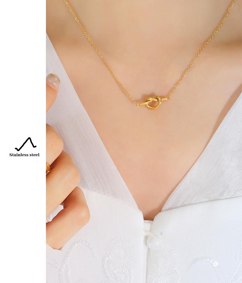 Korean Sweetheart Heart-Shaped Pendant Necklace for Women, 18K Gold-Plated Titanium Steel Clavicle Chain