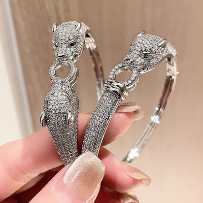 Leoparden Öffnungsarmreif mit grünen Augen und Zirkon-Leopardenkopf, leichter Luxus und hohe Qualität, Damenarmreif