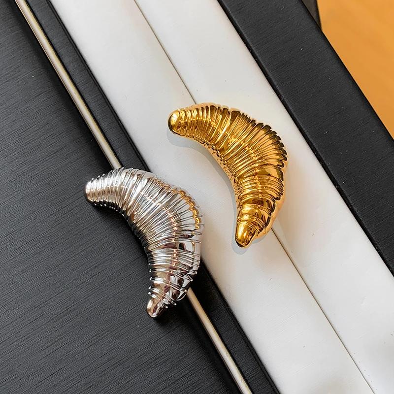 Trendy Gold Plated Croissant Brooches for Men Women Couples Unique Vintage Zircon Food Pins Statement Accessories for Parties