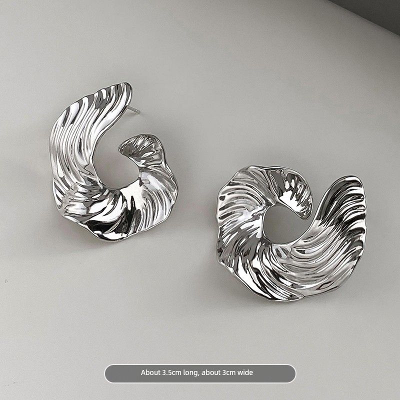 

Abstract Pleated Texture Earrings for Women 2026 New Style High-End Earrings European and American Style Exaggerated Elegant Metal Earrings Abstract Irregular Earrings