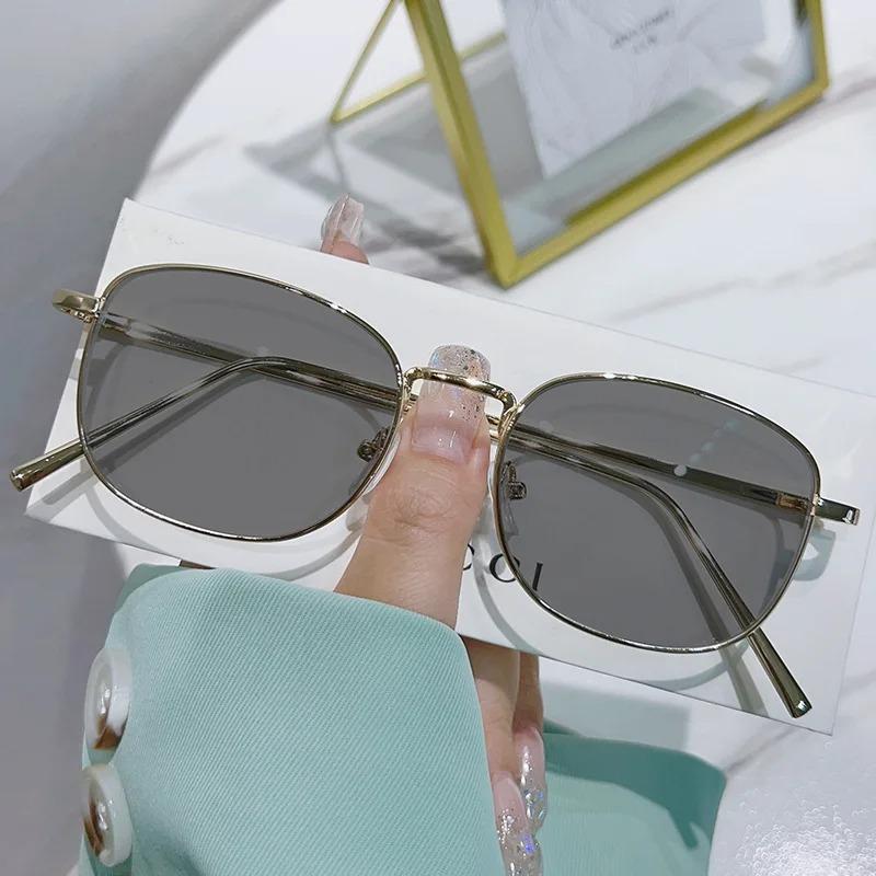 Metal Anti-radiation and Anti-ultraviolet Nearsightedness Sunglasses Men Women Fashion Square Frame Outdoor Activities Eyewear
