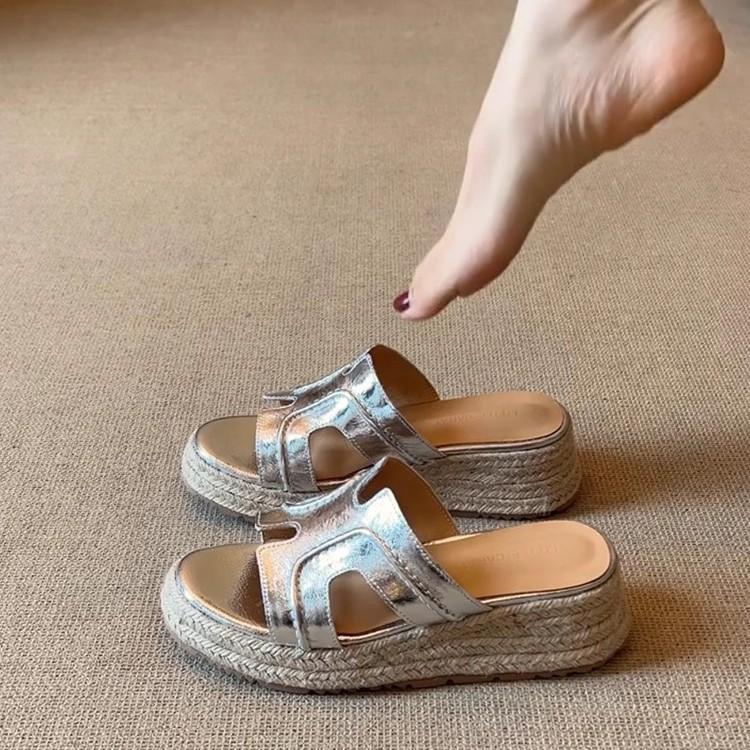 [Soft sheepskin] Ruth's same straw-woven thick-soled Uncle Zhou's house 5.5cm one-word H-slope heel fisherman sandals women's drag