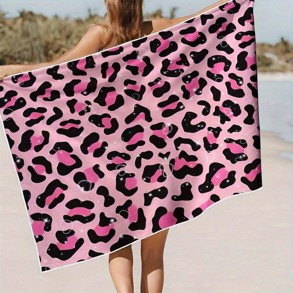 Ein süßes und cooles rosa Leopardenmuster-Strandtuch, die perfekte Wahl für einen auffälligen Urlaub. Es trocknet schnell