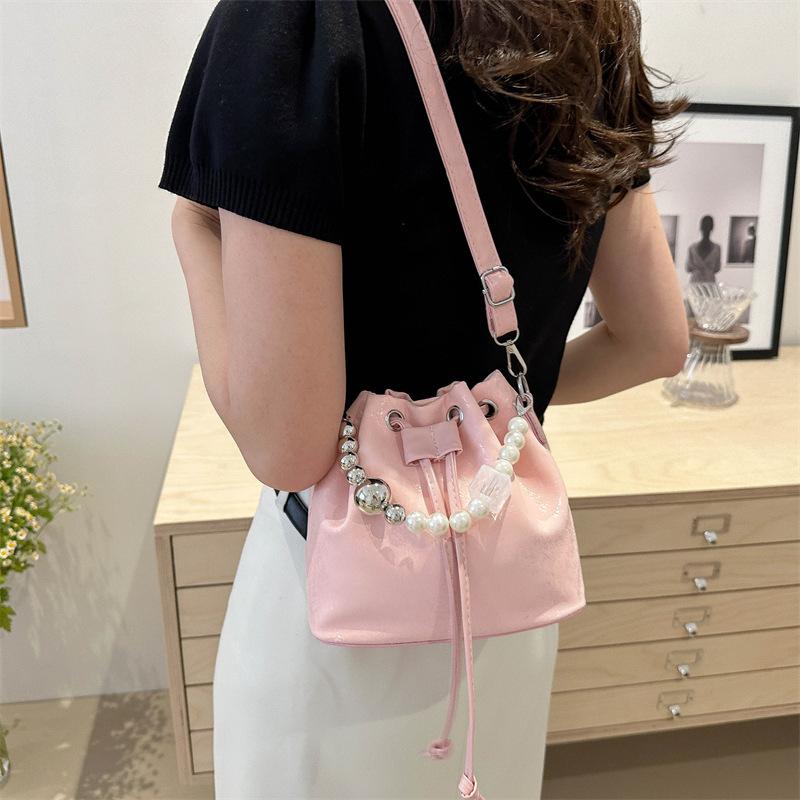 2025 spring and summer new beaded fashion Korean version of foreign style drawstring shoulder messenger bag women's casual bucket bag women's bag