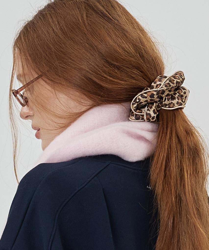 The-Abon Leopard Hair Scrunchie Gray