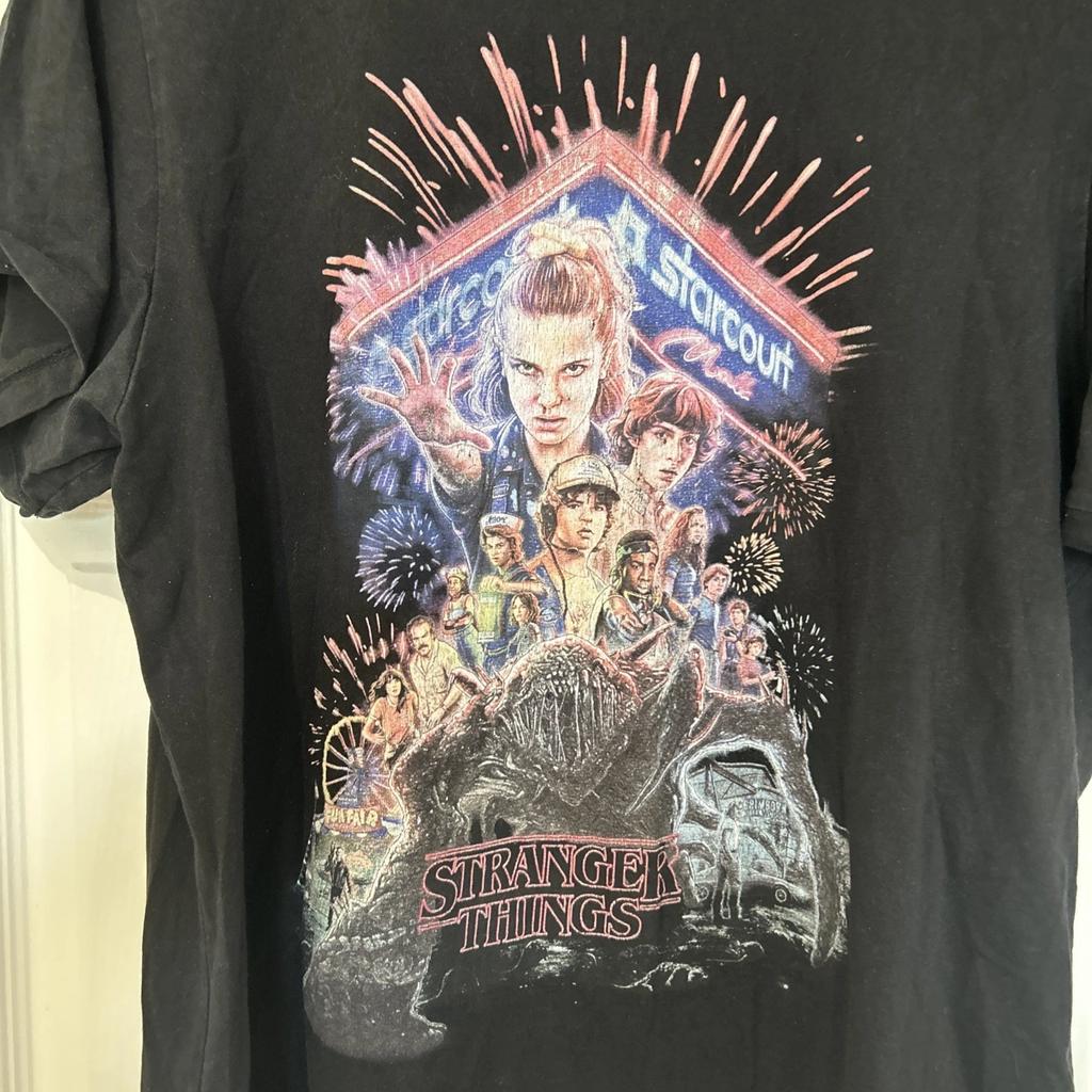 Netflix Stranger Things Tee T-Shirt Size Large Black