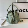 Supercool Personlighet Nylon Vattentät Hinkväska Stor Kapacitet Casual Resväska Mode Enaxel Crossbody Dragsko Hand
