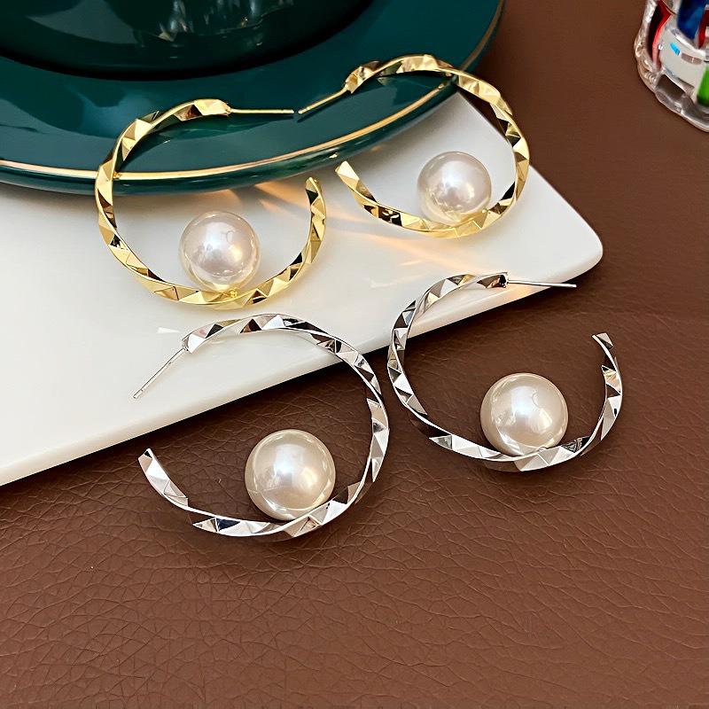 Korean Simple Big Pearl Ball Metal Hoop Earrings For Women Temperament C Shape Earrings Exaggerated Party Jewelry Gift