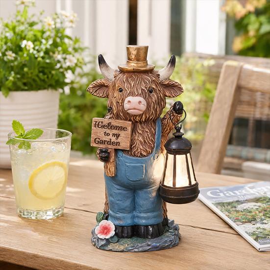 Garden Highland Cow Statue with Battery Powered Lantern, Small Highland Cow Figurine with Welcome Sign, Outdoor Resin Sculpture for Lawn, Patio, Porch