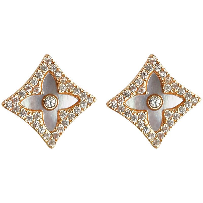 Elegant French Seashell Four-Leaf Flower Stud Earrings - Luxurious, Versatile, High-End Design for Women