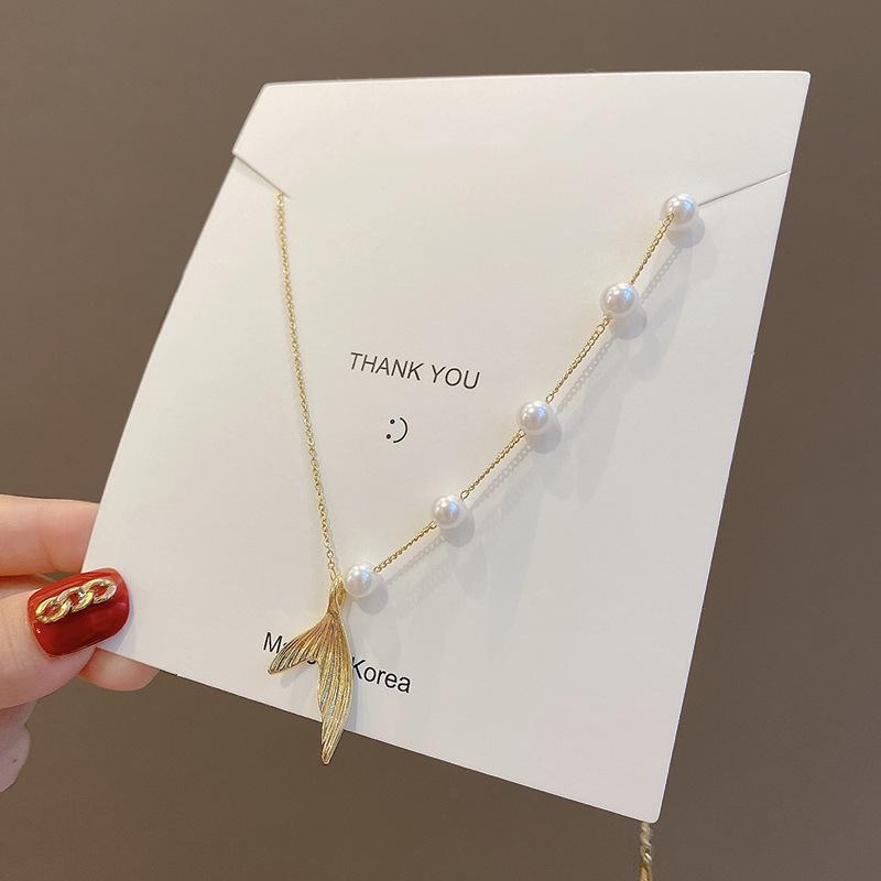 BLINGBAY Colier cu pandantiv pentru femei Colier retro din oțel titan pandantiv versatil Bijuterii cu lanț de nișă pentru claviculă Bijuterii pentru fete de petrecere Cadou