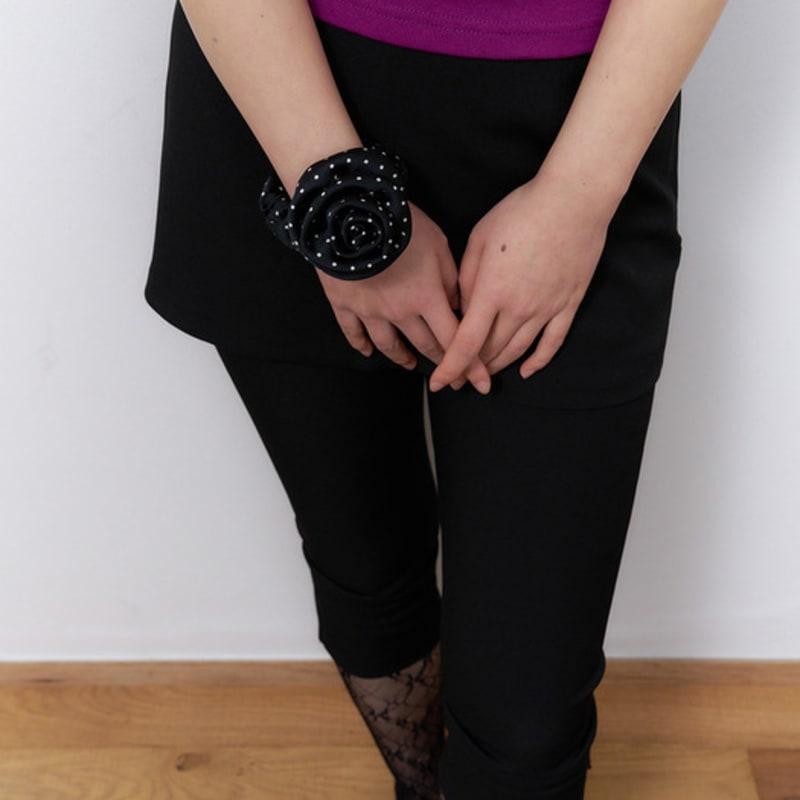 geegee dot rose scrunchie - black