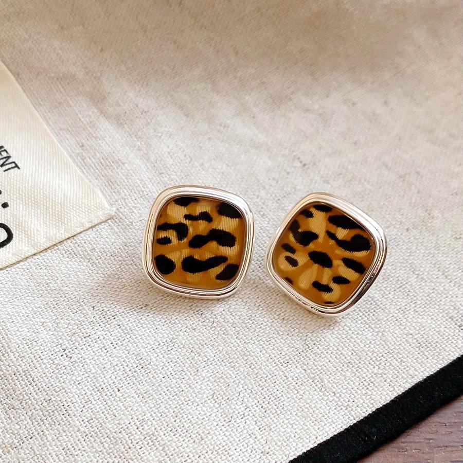 French retro autumn and winter geometric leopard print earrings stud earrings personalized earrings design sense niche