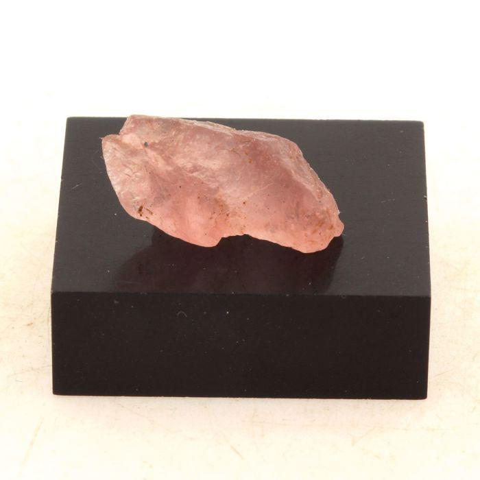 Pierres et Minéraux. Fluorite Rose. 12 ct. Massif du Mont-Blanc, France.