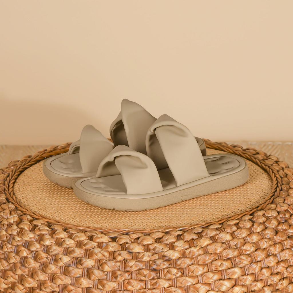 Yuanlitong Platform Slippers Women Wear High-end Korean Version Sandals with Folds Women's Shoes Soft Soles Are Not Tired