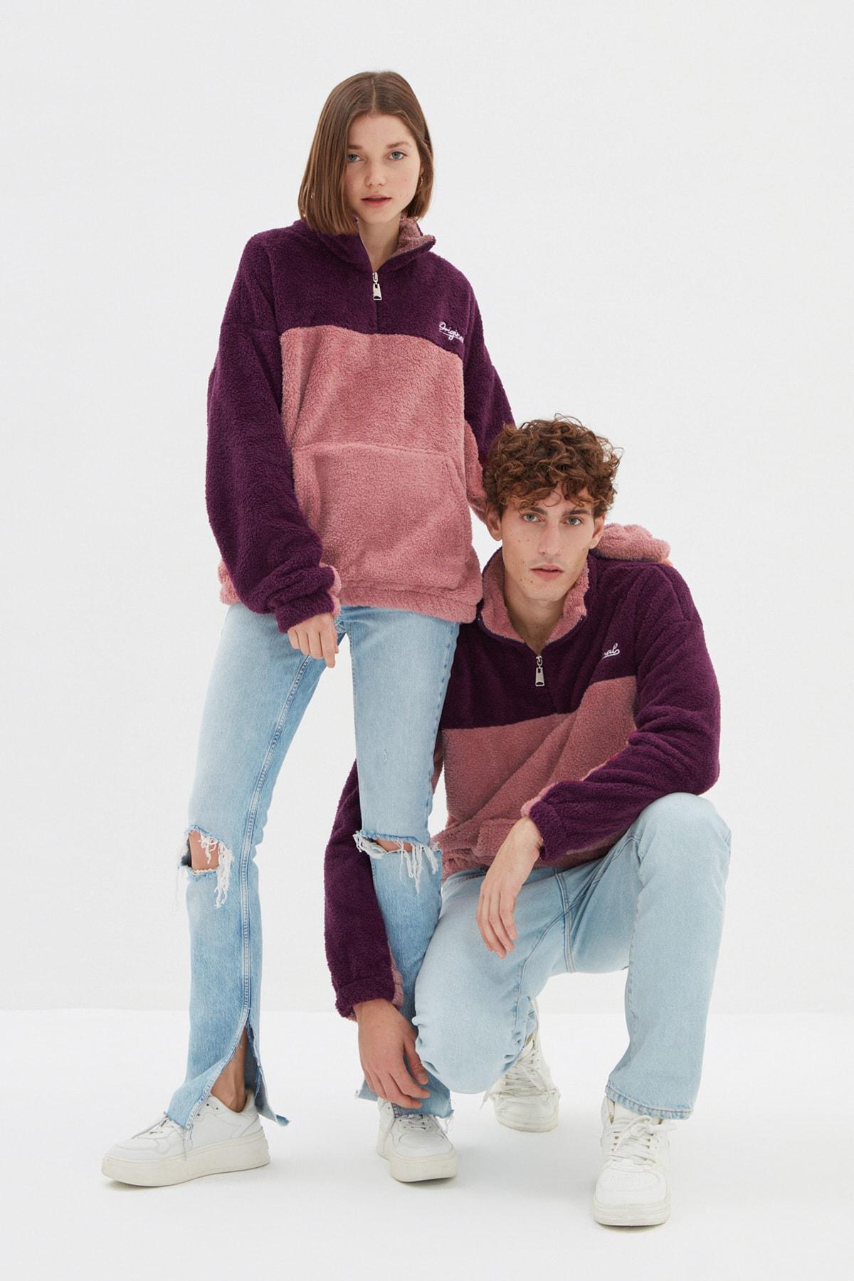 

Фиолетовый свитшот унисекс Oversize с длинными рукавами и воротником-стойкой со вставками TMNAW22SW1477..