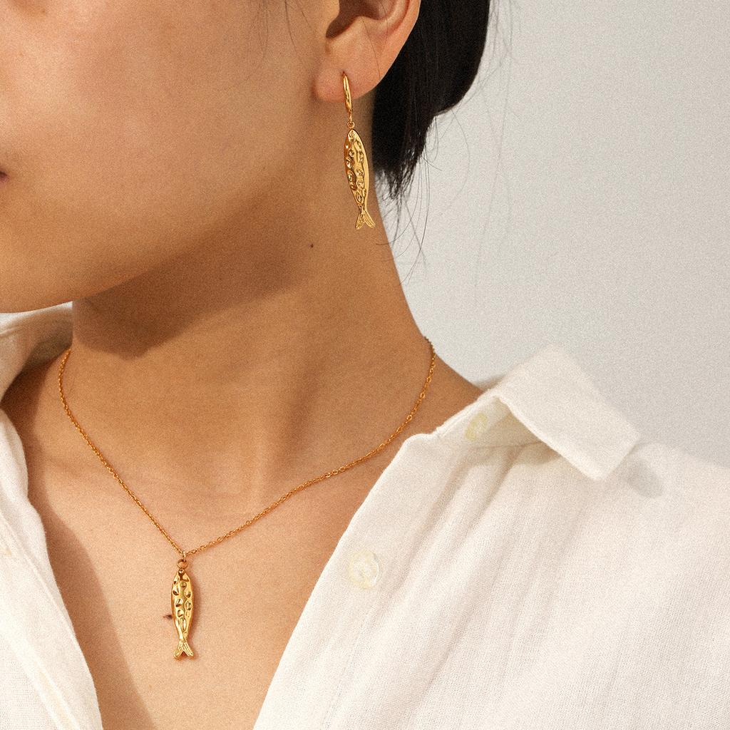 18 Karat Gold Edelstahl Koi Anhänger Halskette Nischen Design Karpfen Ohrringe Titan Stahl Ohrringe für Damen