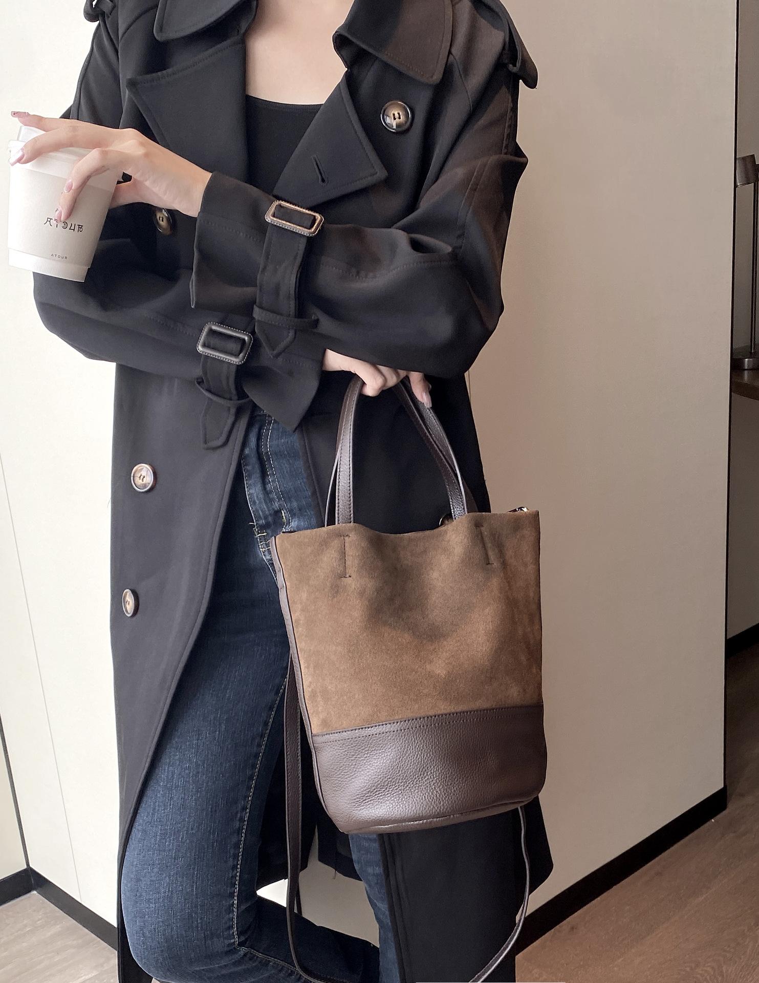 

Frosted Leather, First Layer Cowhide, Women S Bag, One Shoulder Crossbody, Fashionable Contrasting Colors, Large Capacity, Soft Bucket Bag. темно-коричневого кольору