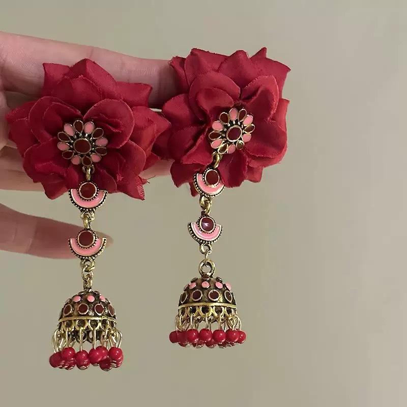 

Модные серьги-подвески для женщин красный