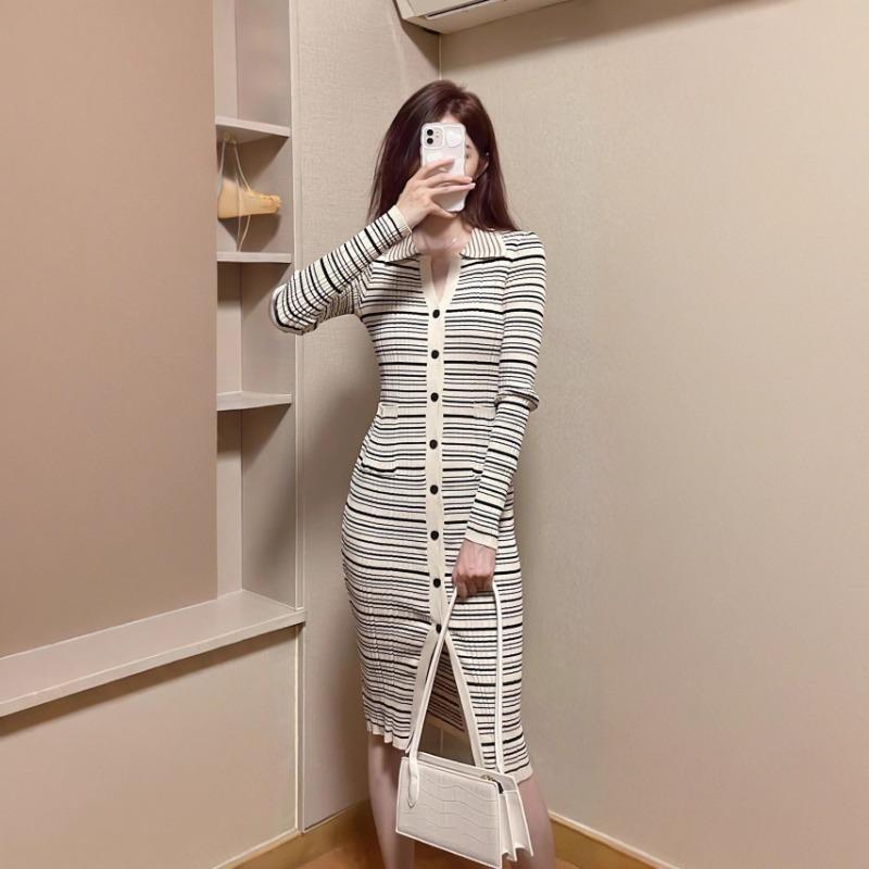 [] Striped Long-sleeved Knitted Sweater Dress, Women's Unique and Beautiful Waist Pinched and Beautiful Skirt