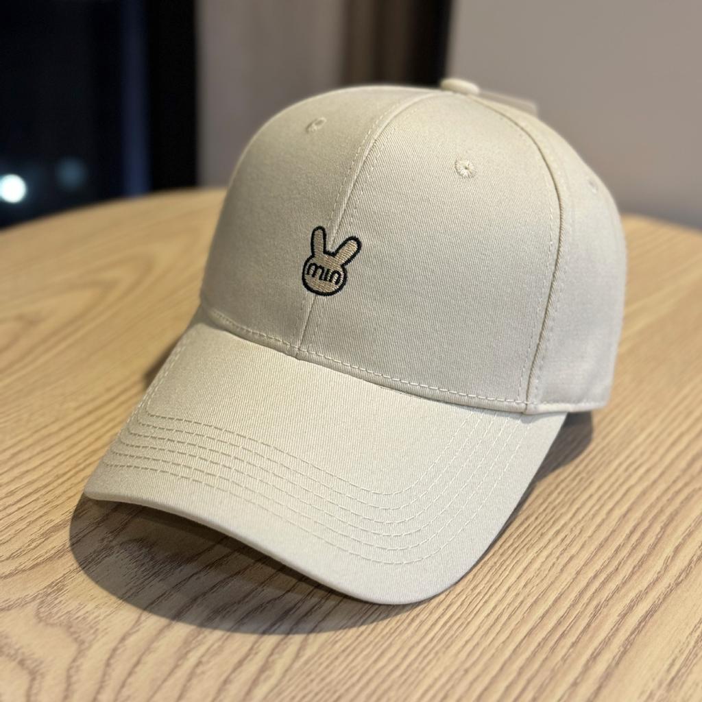 Spring and summer new cartoon embroidered baseball cap for women, versatile hard-brimmed cap, outdoor sun hat that makes the face look smaller and