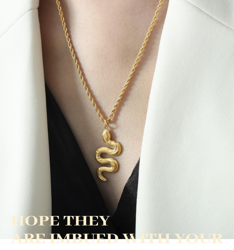 18K Gold Empress Dowager Snake Pendant Necklace, Titanium Steel Twisted Chain, Hip Hop Collarbone Jewelry.