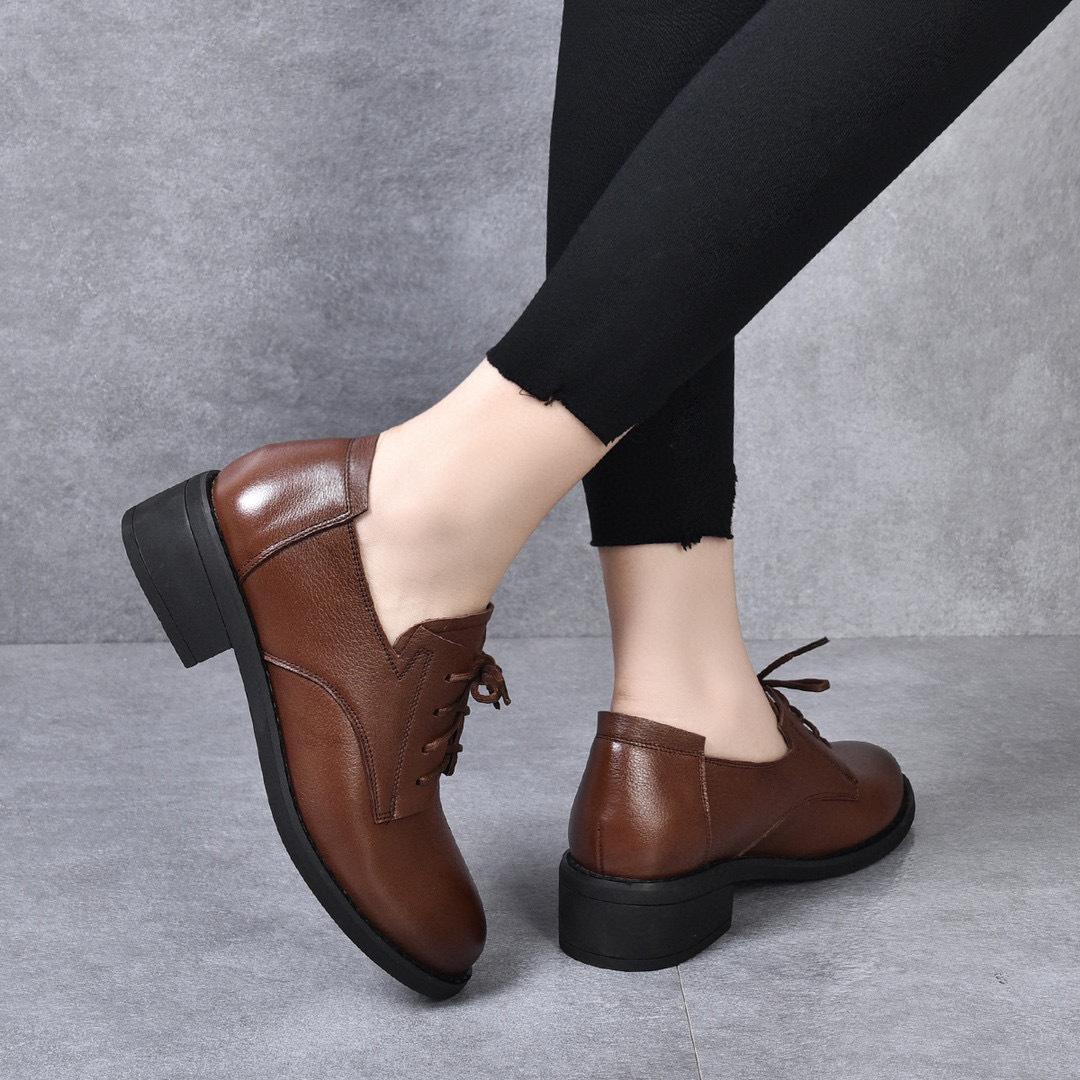 

Маленькие кожаные туфли женские осенние новые из первого слоя коровьей кожи на шнуровке полированные ретро на плоской подошве одинарные туфли на все сезоны 40 коричневый