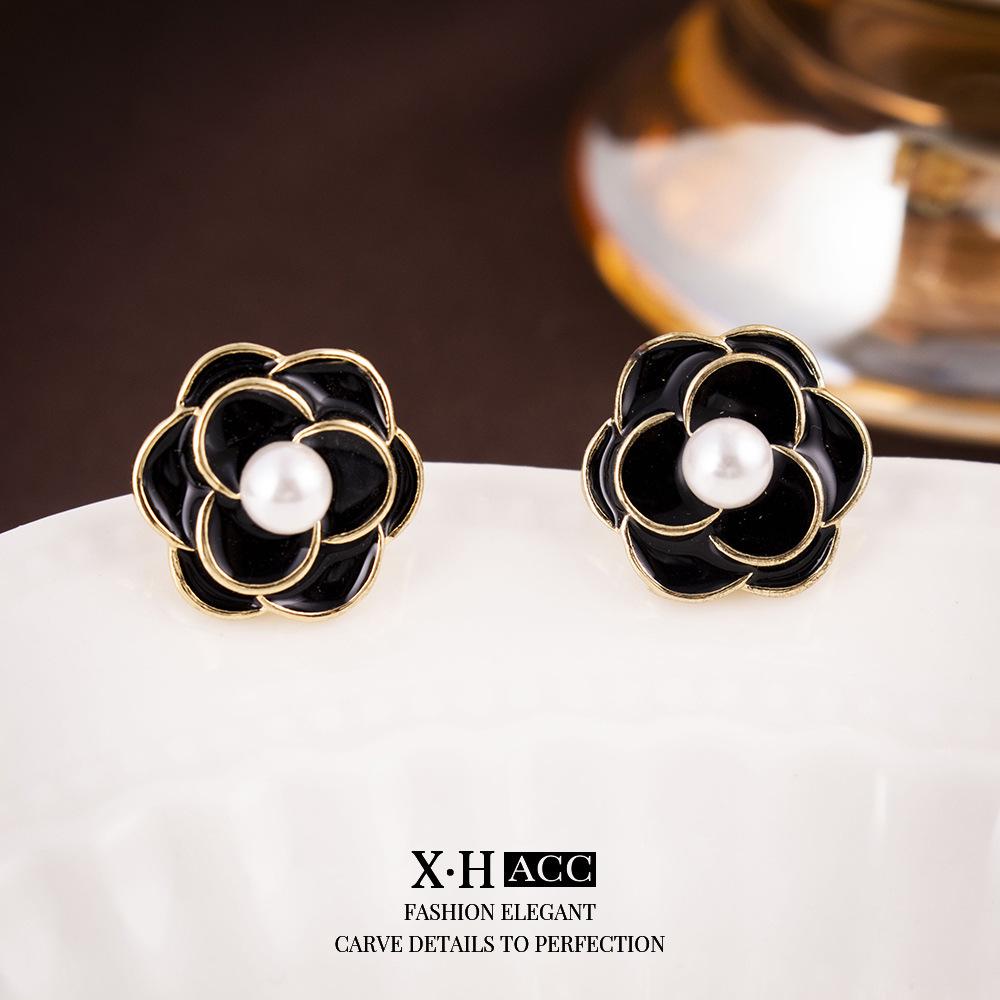 Elegant Gold-Plated Black Zircon Stud Earrings - Niche Design for a Luxurious Fashion Statement