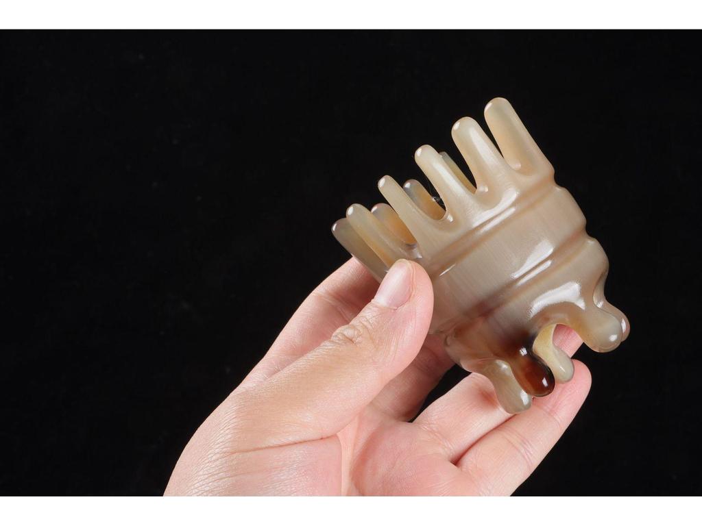 Ox Horn Shampoo and Massage Comb: Wide, Dense Teeth for Meridian Therapy.