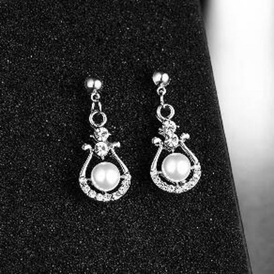 

Stud Style Korean Pearl & Rhinestone Versatile Geometric Star and Moon Earrings