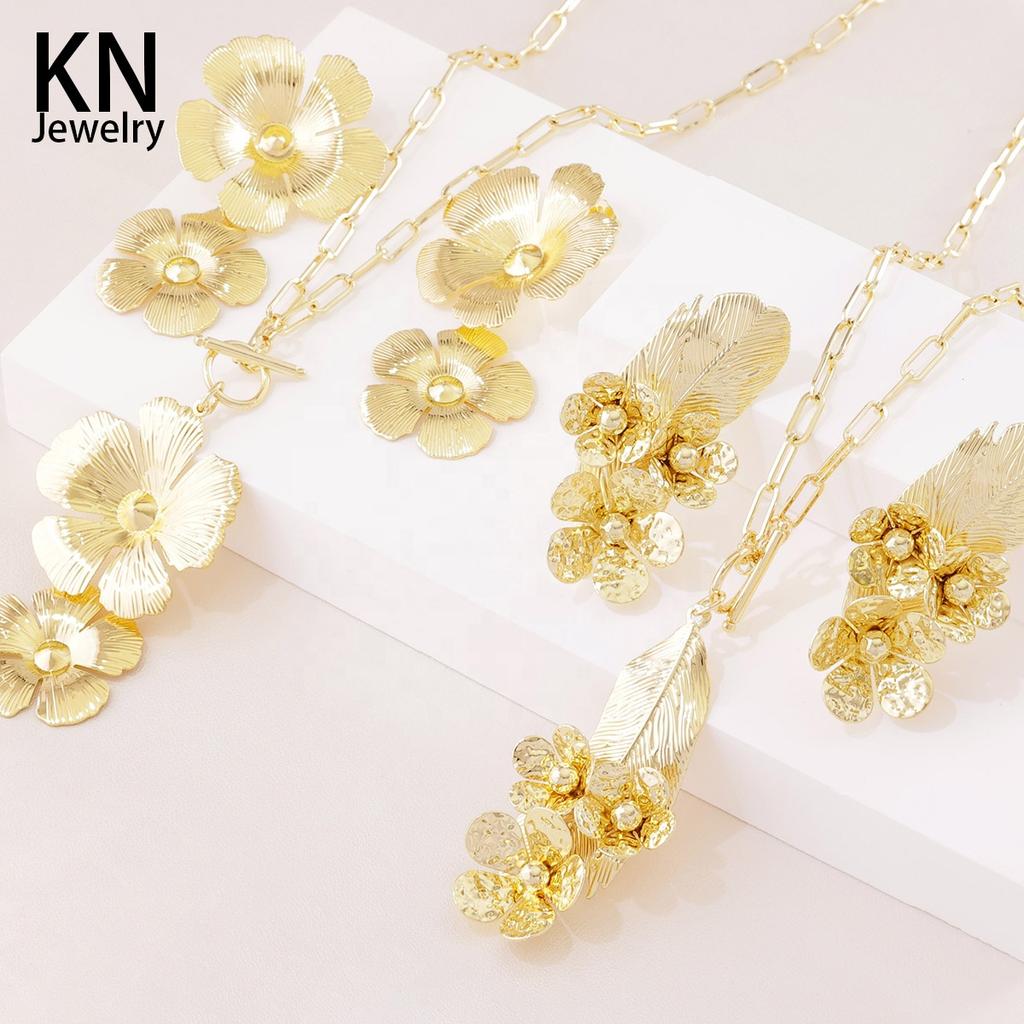 18 Ayar Altın Kaplama Çiçek Yaprak Küpe Kolye Seti Boho Kalın Floral Kolye Takı Seti Kadınlar İçin Moda Parti Günlük Kullanım Hediye