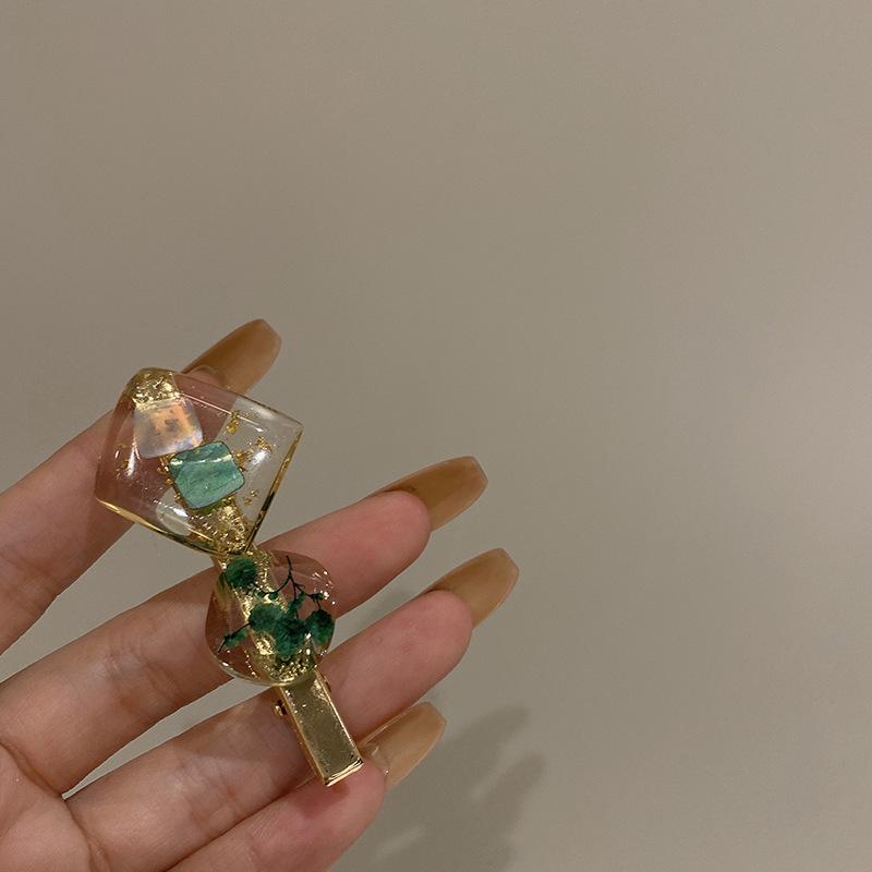 Crystal-Cut Acrylic Bobby Pins: Transparent Diamond Hair Clips for Autumn/Winter - Stylish Korean Accessories