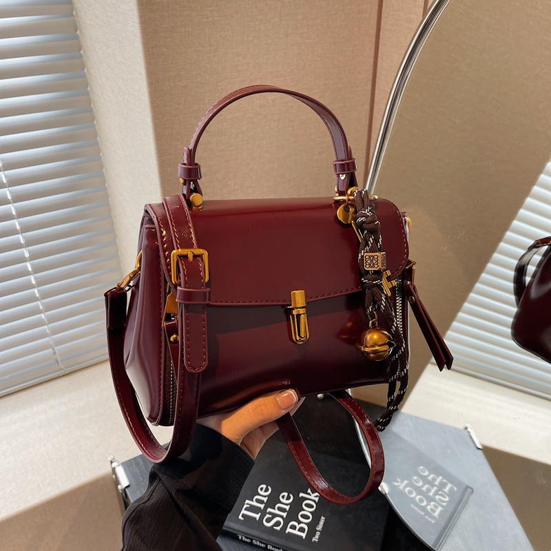 Retro Portable Small Square Bag Women's 2025 New Trendy Autumn and Winter Fashion Korean Niche Design Shoulder Messenger Bag