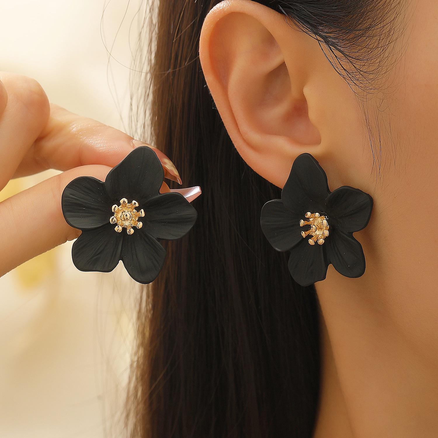 

Набор цветочных украшений в китайском стиле: Ожерелье, Серьги-пусеты, Браслет на ногу с подвеской, окрашенной распылением. Идеально подходит для женщин.