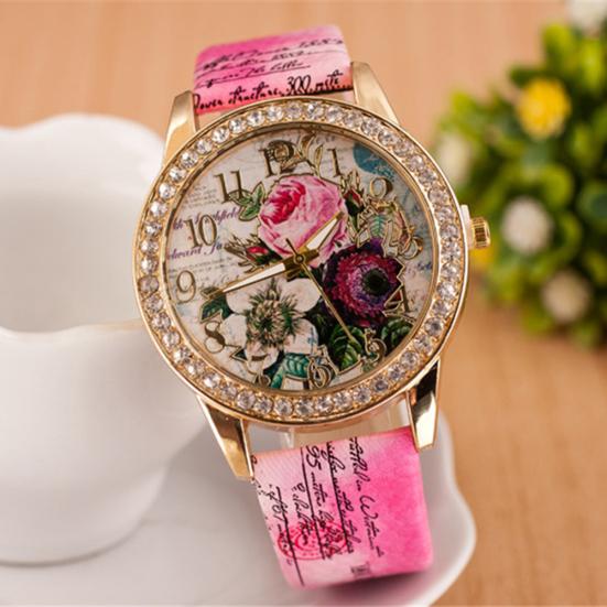 Orologio da polso da donna al quarzo con quadrante rotondo intarsiato di strass a forma di fiore e cinturino in ecopelle