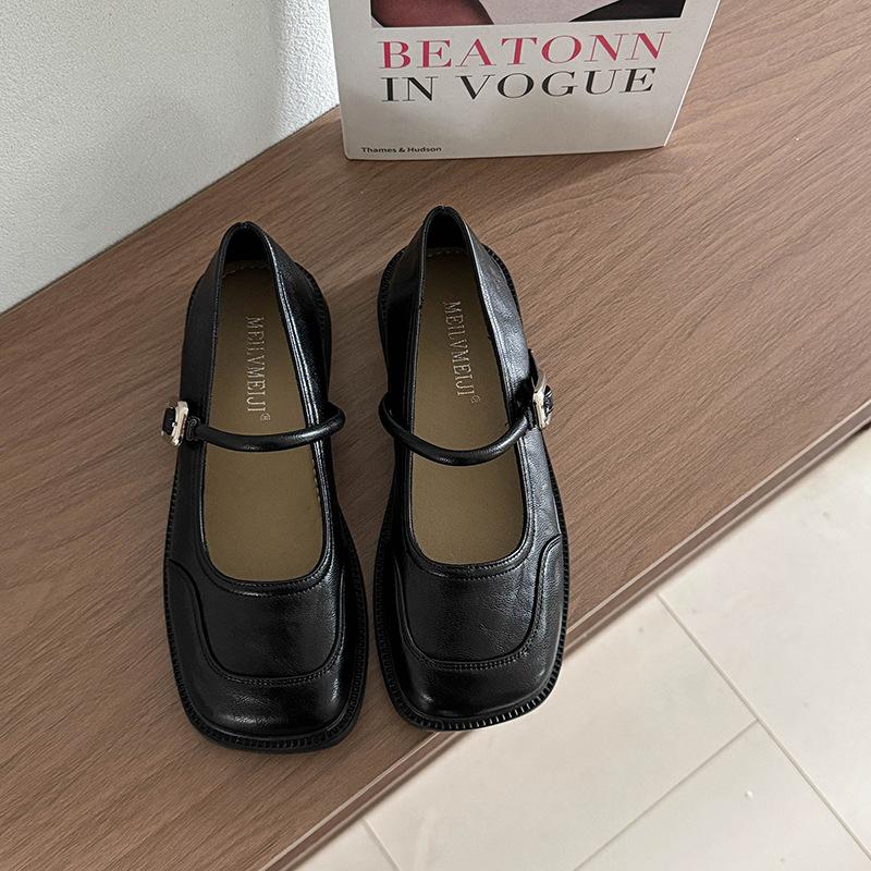 French Xiaoxiangfeng one-word buckle with Mary Jane shoes for women's 2025 spring new retro temperament soft-soled shallow-mouth single shoes
